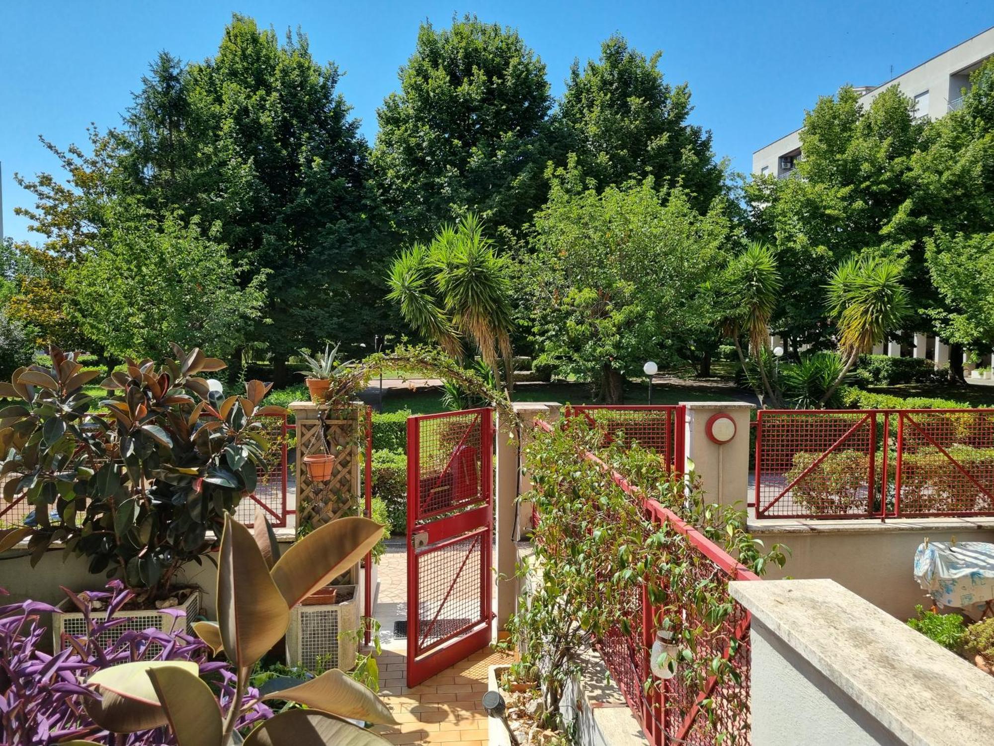 Intero Appartamento Con Giardino E Parcheggio Rom Exterior foto